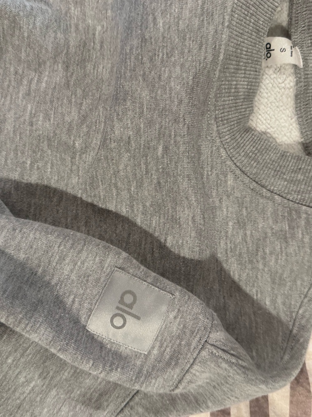 ALO Yoga Light Gray Crewneck Sweatshirt